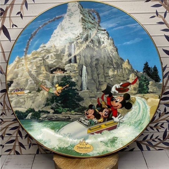 DISNEY | BRADFORD EXCHANGE Collectors Fine Porcelain Plate Matterhorn Disneyland - Picture 1 of 4